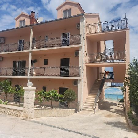 Rooms & Studio Villa Tatjana Supetar Exterior foto